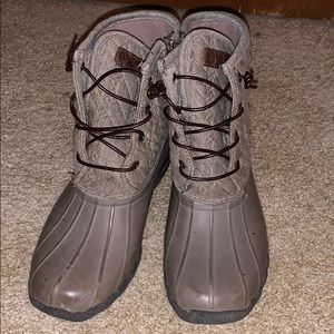 Brand NEW Sperry gray boots size 8 🥾